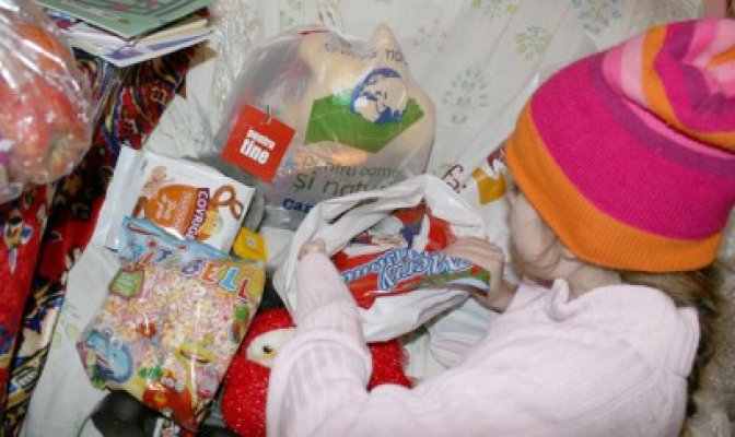Doamnele din PSD Constanţa au dus daruri pentru 3 familii nevoiaşe